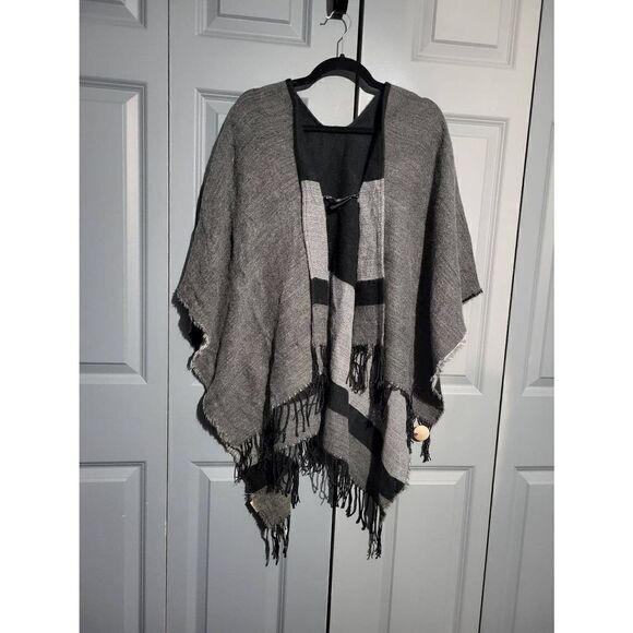 Black/grey poncho with black tassels - Picture 1 of 6